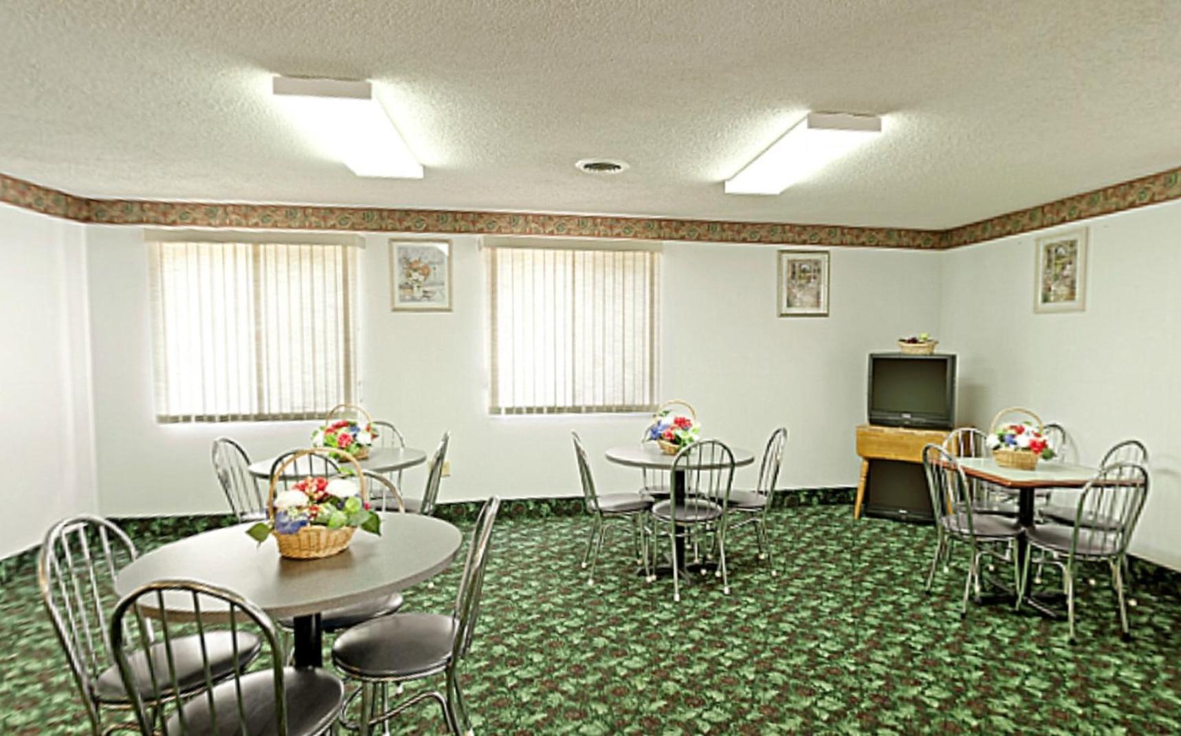 Americas Best Value Inn West Frankfort Exterior foto