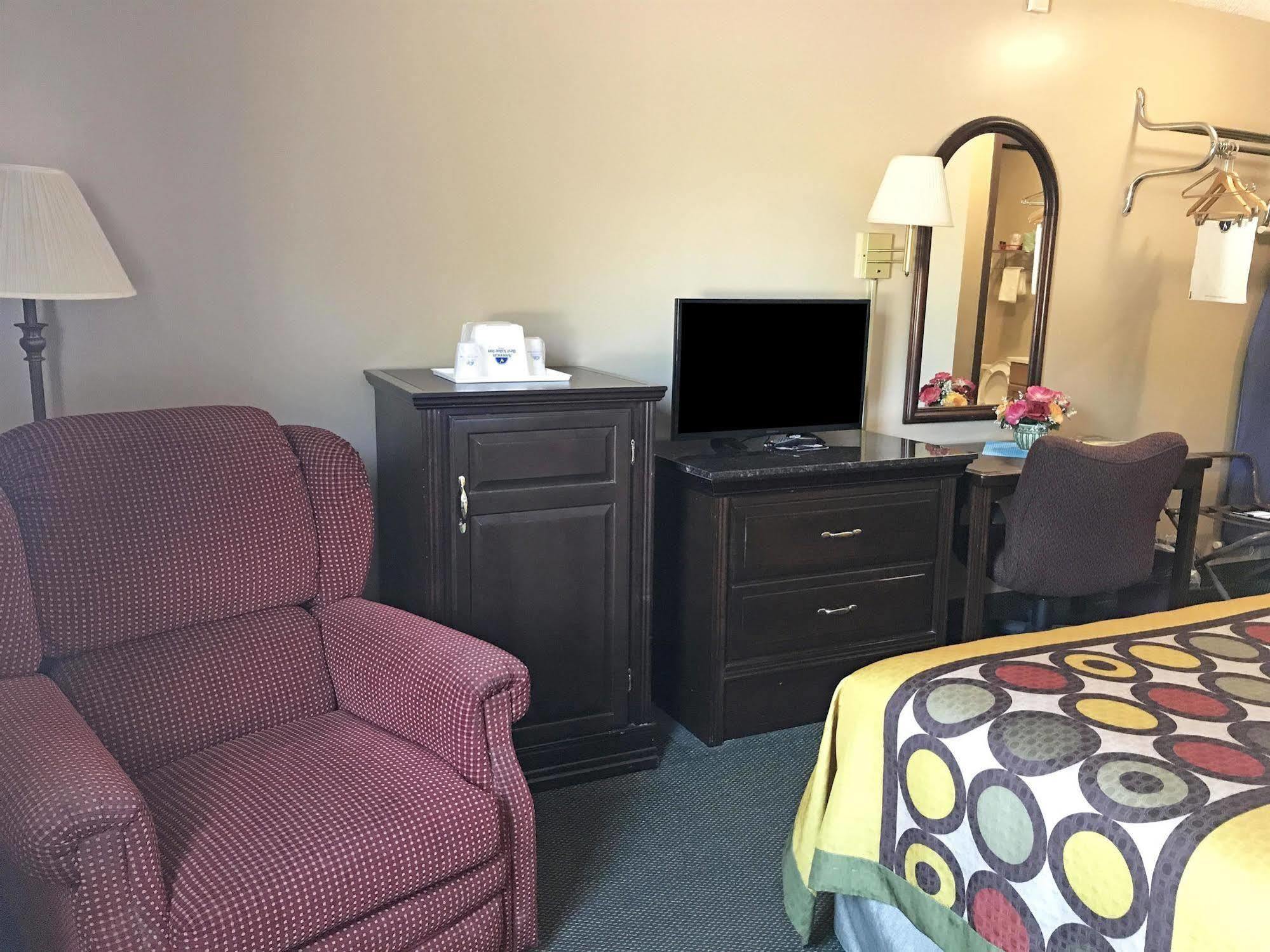Americas Best Value Inn West Frankfort Exterior foto